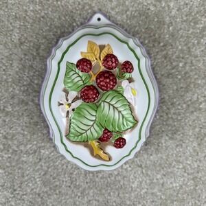 Le Cordon Bleu Franklin Mint Raspberry Ceramic Wall Mold French Country Decor